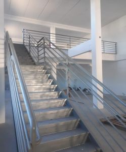 Escadas metálicas ideais para sua obra